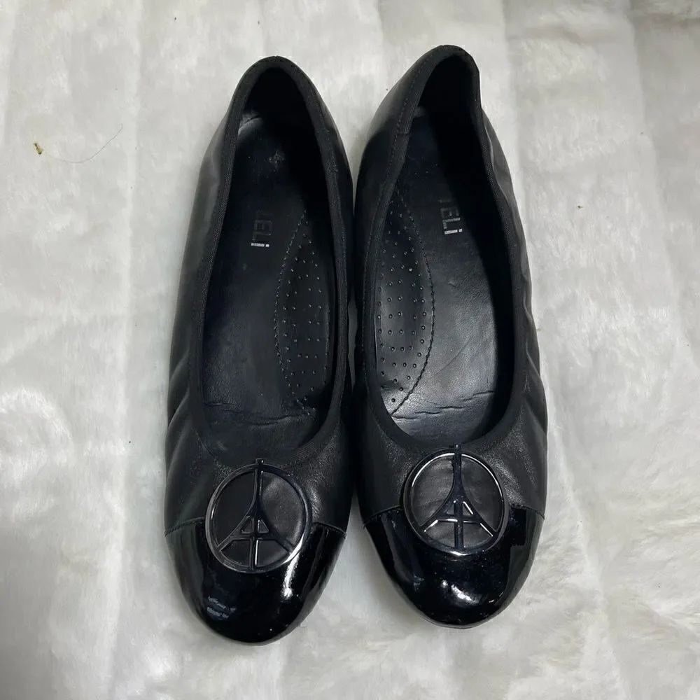 Vaneli black leather flats shoes round toe with a silver tone logo accent SZ9M